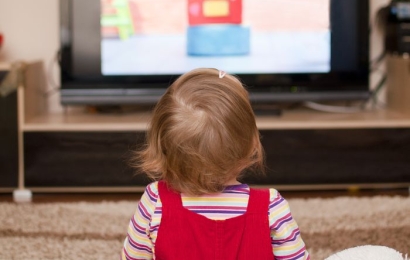 co-nen-cho-tre-xem-tivi